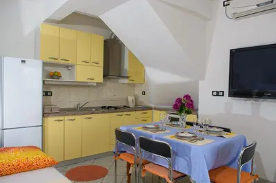 Kuhinja ili čajna kuhinja u objektu Apartments by the sea Rogoznica - 12820