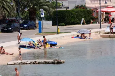 Gosti u objektu Apartments by the sea Rogoznica - 12995