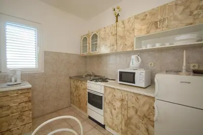 Kuhinja ili čajna kuhinja u objektu Apartments by the sea Rogoznica - 12995