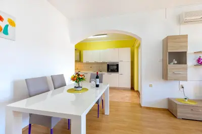 Kuhinja ili čajna kuhinja u objektu Apartments Villa Maja