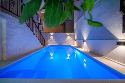 Bazen u objektu Heritage Residence in Center with pool ili u blizini
