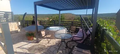 Pogled na planine ili pogled na planine iz vikendica