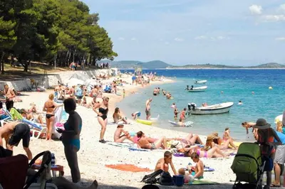 Gosti u objektu Apartments by the sea Primosten - 12427