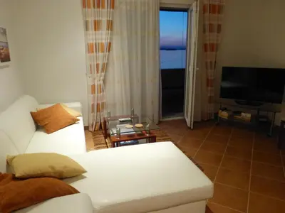TV i/ili zabavni centar u objektu Apartments by the sea Pirovac, Sibenik - 13275