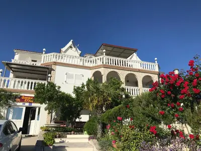 Vrt u objektu Apartment Santa Marina