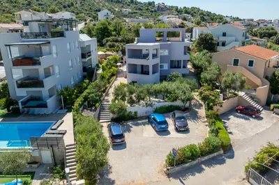 Bazen u objektu Apartments Rosemary ili u blizini