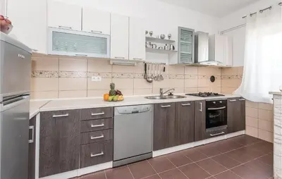 Kuhinja ili čajna kuhinja u objektu Two-Bedroom Holiday Home In Sibenik
