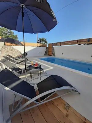 Bazen u objektu Apartman Manuela ili u blizini