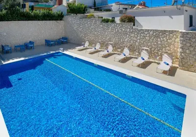 Bazen u objektu Apartments Bisernica ili u blizini