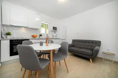 Kuhinja ili čajna kuhinja u objektu Sunshine Apartment Sovlje