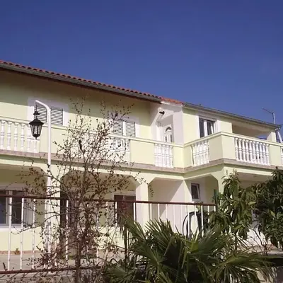 Apartments by the sea Tisno