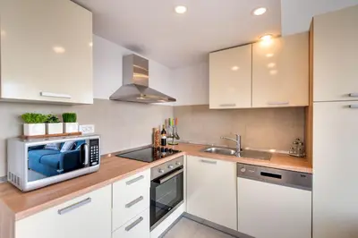 Kuhinja ili čajna kuhinja u objektu Croatica Suites Podsolarsko