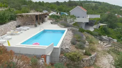 Bazen u objektu B&B On The Rocks ili u blizini