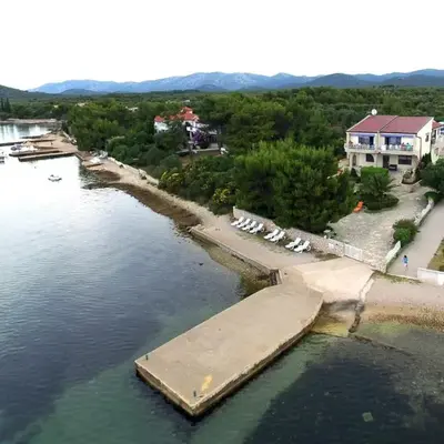 Apartments and rooms by the sea Pirovac