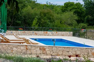 Bazen u objektu Relaxing Dalmatian house in village ili u blizini