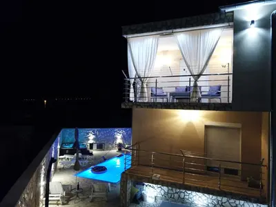 Bazen u objektu Apartments Adriana ili u blizini