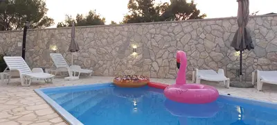 Bazen u objektu Apartments Adriana ili u blizini