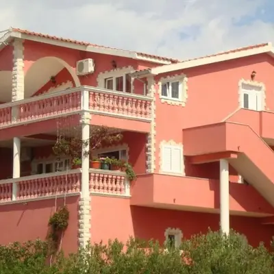 Apartments with a parking space Tribunj