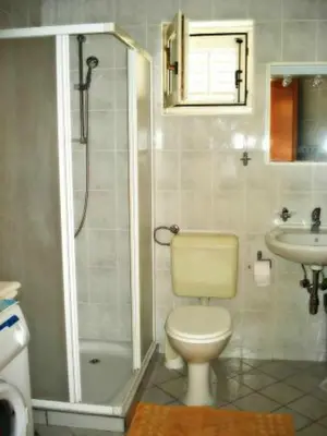 Kupaonica u objektu Apartments with a parking space Vodice - 13769