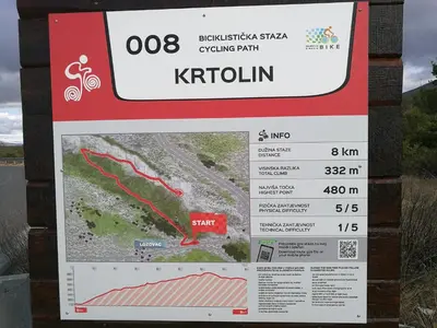 Certifikat, nagrada, logo ili neki drugi dokument izložen u objektu Guesthouse Villa DomeNico