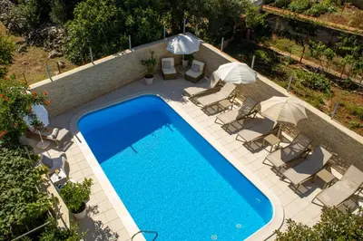 Bazen u objektu Apartments & rooms Stella Adriatica ili u blizini