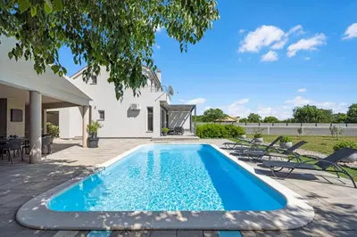 Bazen u objektu Villa Tonka with private pool near Krka ili u blizini