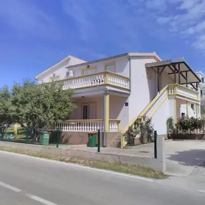 Apartments with a parking space Tribunj