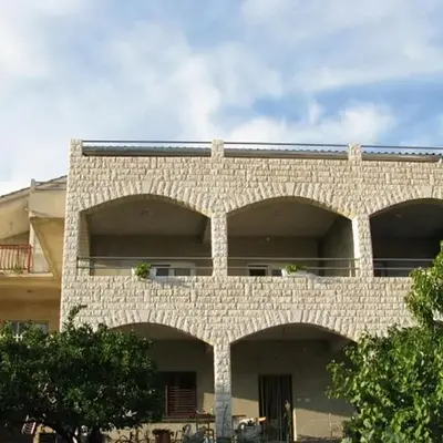 Apartments with parking space Grebastica
