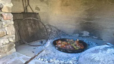 Oprema za roštilj dostupna gostima vikendica