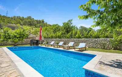 Bazen u objektu Four-Bedroom Holiday Home In Slivno ili u blizini