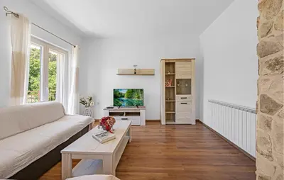 TV i/ili zabavni centar u objektu Four-Bedroom Holiday Home In Slivno