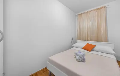 Krevet ili kreveti u jedinici u objektu Four-Bedroom Holiday Home In Slivno