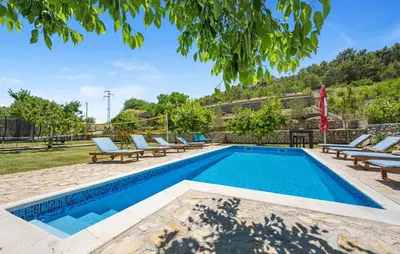 Bazen u objektu Four-Bedroom Holiday Home In Slivno ili u blizini