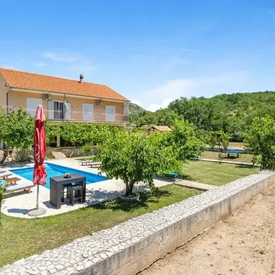 Four-Bedroom Holiday Home In Slivno