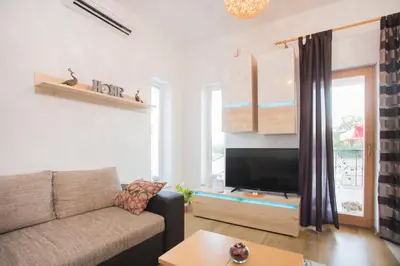 TV i/ili zabavni centar u objektu Holiday home with pool Kristal