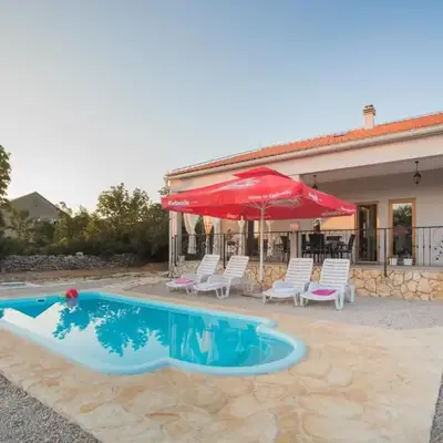 Holiday home with pool Kristal