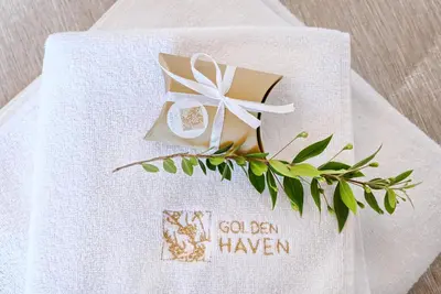 Certifikat, nagrada, logo ili neki drugi dokument izložen u objektu Golden Haven