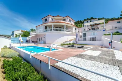 Bazen u objektu Apartment Mirjana ili u blizini