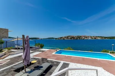 Bazen u objektu Apartment Mirjana ili u blizini