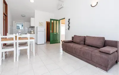 Kuhinja ili čajna kuhinja u objektu One-Bedroom Apartment In Jezera