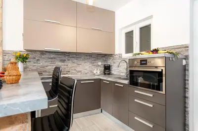Kuhinja ili čajna kuhinja u objektu Villa Oaza Primošten With Heated Pool