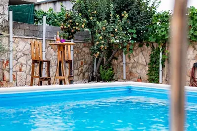 Bazen u objektu Villa Oaza Primošten With Heated Pool ili u blizini