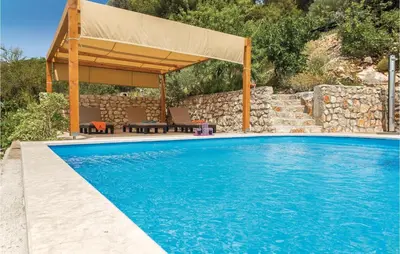 Bazen u objektu Five-Bedroom Holiday Home In Zaton ili u blizini