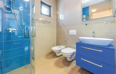 Kupaonica u objektu Five-Bedroom Holiday Home In Zaton