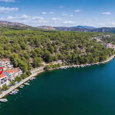 Five-Bedroom Holiday Home In Zaton