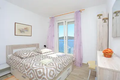 Krevet ili kreveti u jedinici u objektu Apartments by the sea Rogoznica - 13012