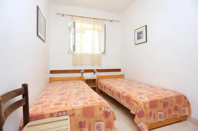 Krevet ili kreveti u jedinici u objektu Apartments by the sea Rogoznica - 13012