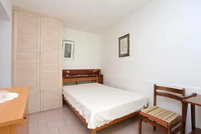 Krevet ili kreveti u jedinici u objektu Apartments by the sea Rogoznica - 13012