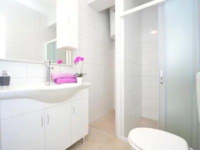 Kupaonica u objektu Apartment Sun seeker-1 by Interhome