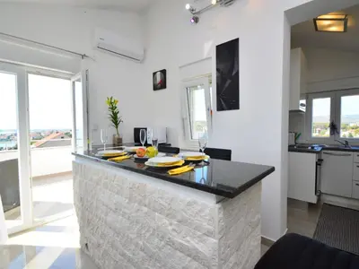 Kuhinja ili čajna kuhinja u objektu Apartment Sun seeker-2 by Interhome